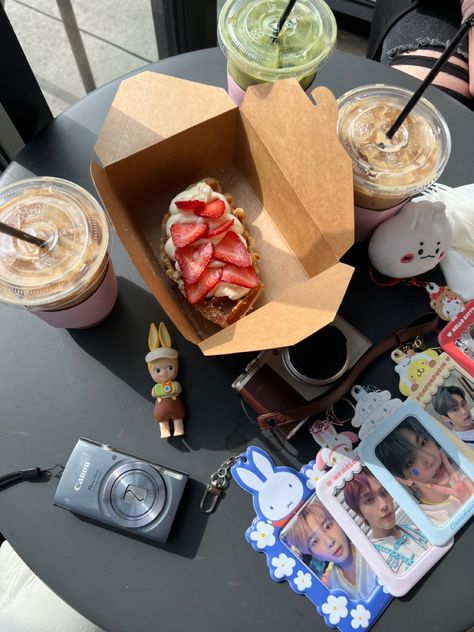 #kpop #cafe 
matcha Kpop Friends Aesthetic, Kpop Cafe Aesthetic, Aesthetic Kpop Pics, Kpop Fangirl Aesthetic, Cafe Aesthetic Pictures, Kpop Photocards Aesthetic, Kpop Cafe, Kpop Lifestyle, Sonny Angel Aesthetic