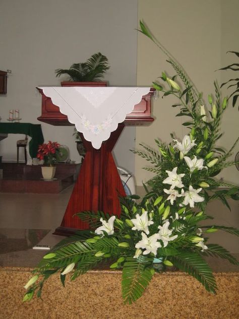 Church Altar Decorations, Church Wedding Flowers, Tropical Floral Arrangements, Easter Flower Arrangements, Altar Arrangement, Unique Floral Arrangements, Altar Flowers, Large Flower Arrangements, Church Flower Arrangements