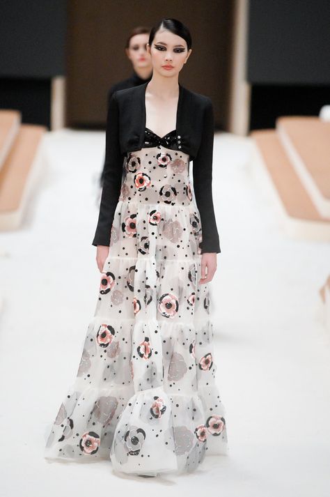 Chanel Spring 2022, Chanel 2022, Chanel Spring Summer, 2022 Couture, Chanel Spring, Spring Summer 2022, Future Fashion, Couture Gowns, Summer 2022