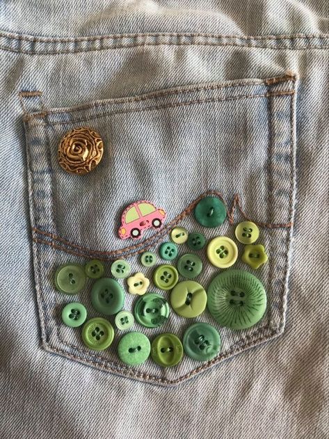 Sewing Buttons Ideas, Buttons Aesthetic, Beaded Clothing, Ropa Upcycling, Diy Project Ideas, Button Ideas, 15 Diy, 자수 디자인, Button Art