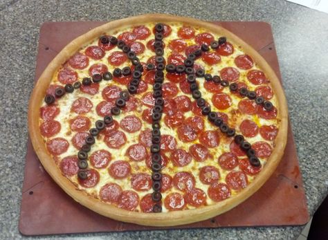 Basketball Party Ideas, Basketball Snacks, Basketball Food, Basketball Party Food, Basketball Treats, Basketball Themed Birthday Party, March Madness Parties, March Madness Basketball, Ball Birthday Party