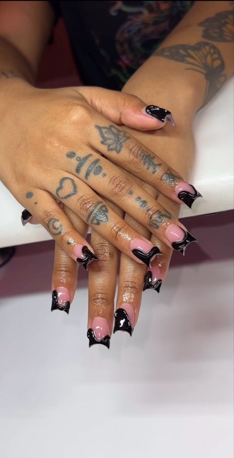 Pinby: aishaa🦋 💞 Creative Black Nails, Black Duck Nails, Slime Designs, Mommy Nails, Short Duck Nails, Duck Nails Short, Gel Nails Shape, Shorties Nails, Black Slime