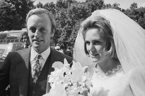 Camilla Parker Bowles Younger, Andrew Parker Bowles, Camila Parker, Famous Weddings, Prinz Charles, Army Officer, Camilla Duchess Of Cornwall, Philip Treacy, Prince Charles And Camilla