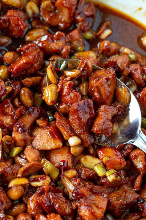 Kung Pao Chicken is an easy Chinese takeout dish, made in your own home in only 30 minutes! #dinner #chinesefood #kungpao #kungpaochicken #asianfood #chineserecipes #stirfry #dinnerthendessert King Pao Chicken Recipe, Kung Pao Chicken Recipe, Homemade Chinese Food, Chinese Chicken Recipes, Simple Family Meals, American Foods, Asian Recipe, Homemade Foods, Authentic Chinese Recipes