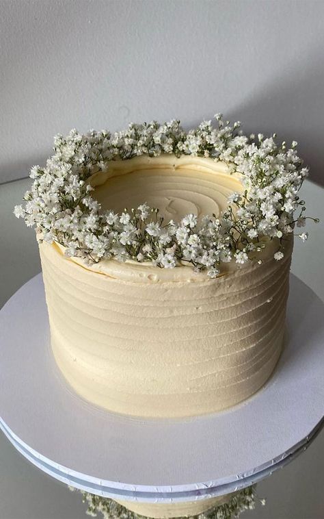 simple birthday cake, minimalist cake, birthday cake ideas, birthday cake trends, birthday cake 2023, cute birthday cake, birthday cake pictures, birthday cake aesthetic Cake Decor Minimalist, Basic Bday Cake, Pretty Minimalist Cake, Circle Cake Ideas Aesthetic, Birthday Cakes For Women Aesthetic, Birthday Cake With Flowers On Top, 18th Birthday Cakes Aesthetic, Home Made Birthday Cake Aesthetic, Simple Winter Birthday Cake