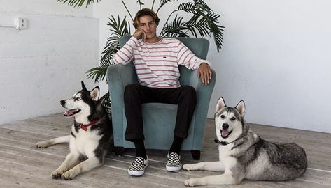 Curren Caples, Pro Skaters, Brendan Fraser, Surf Style, Canvas Sneakers, Slip On Sneakers, Boy Fashion, Husky, Black Pants