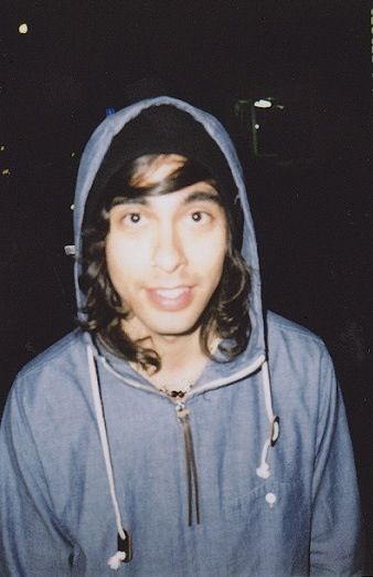 vic fuentes <3 Him with curly hair...as;fhaslkdfj <3 A Man, Long Hair, Songs, Music, Hair, Vic Fuentes