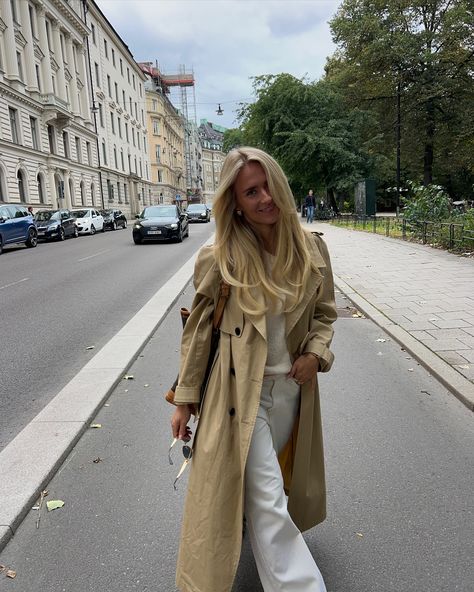 Fall looks are my favorite Scandi Pants, Norway Autumn, Ralph Lauren Autumn, Italian Autumn, Danish Lifestyle, Norway Aesthetic, Stockholm Outfits, Autumn Fall Outfits, Girl Self Care