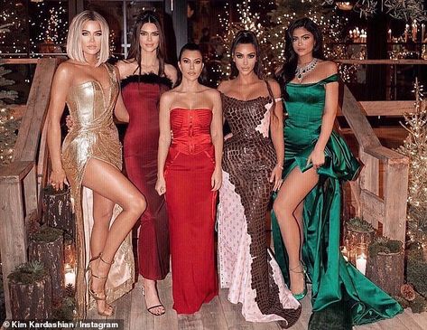 Glam: There were also multiple snapshots of Mrs. West and her famous sisters, all looking ... Kendall Ve Kylie, Kardashian Christmas, Kim Kardashian Family, Kily Jenner, Stile Kendall Jenner, Estilo Kardashian, Looks Kylie Jenner, Glamorous Christmas, Kloe Kardashian