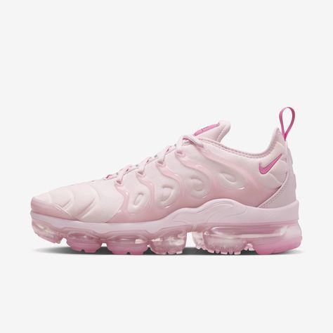 Womens Nike Vapormax Shoes, Pink Workout Shoes, Cute Nike Shoes Pink, Nike Air Vapormax Women Outfit, Vapormax Outfit Women, Nike Trendy Shoes, Trendy Shoes For Women Sneakers, Pink Shoes Nike, Nike Vapormax Women