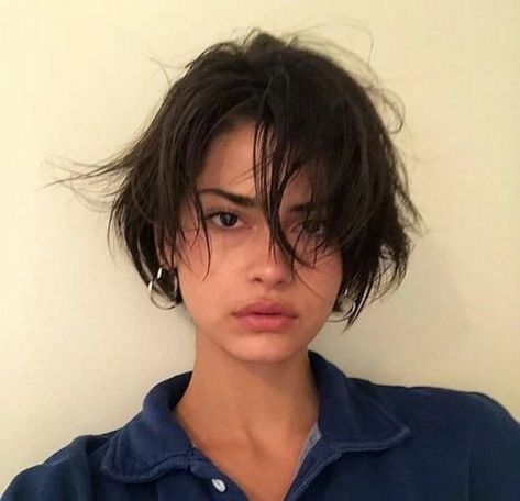 Oval Face Haircut, Oval Face Haircuts Short, Tomboy Long Hair, Hannah Kleit, Grunge Haircut, Androgynous Hair, Short Hair Tomboy, Oval Face Haircuts, Hair Color Streaks