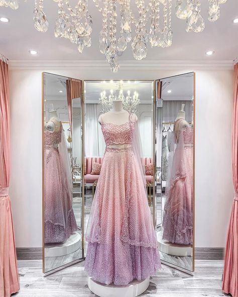 Ombre Lehenga Indian Weddings, Lehenga Simple, Ombre Lehenga, Lehenga Designs Latest, Pastel Lehenga, Baju Kahwin, Indian Outfits Lehenga, Indian Bride Outfits, Bride Outfits