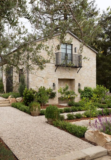 William Hefner, Mediterranean Landscape Design, Gravel Pathway, Holistic Design, Mediterranean Landscaping, Gravel Garden, Architecture Landscape, Casa Exterior, Mediterranean Garden