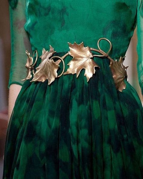 Detail Couture, Giambattista Valli Couture, Giambattista Valli Haute Couture, Elie Saab Couture, Emerald Green Dresses, Dior Haute Couture, Couture Mode, Giambattista Valli, Green Aesthetic