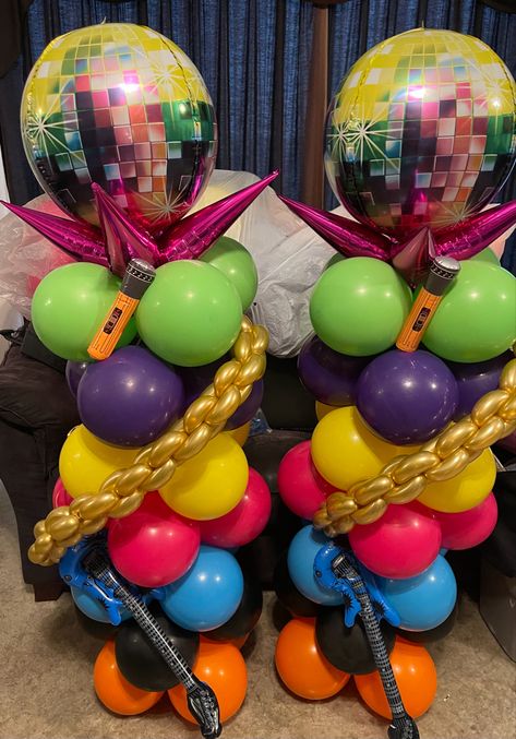 80s Party Balloon Arch, 80s Balloon Decor, 80s Vs 90s Party Decorations, Classy 90s Party, Sweet 16 90s Theme Party Ideas, 80s Sweet 16 Party Ideas, 90s Theme Party Decorations Diy, 90s Theme Party Decorations For Adults, 80s Balloons