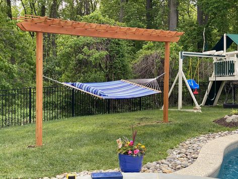 Poolside Decor, Outdoor Movie Screen, Backyard Hammock, Diy Hammock, Dream Patio, Building A Pergola, Backyard Movie, Summer Backyard, Movie Screen