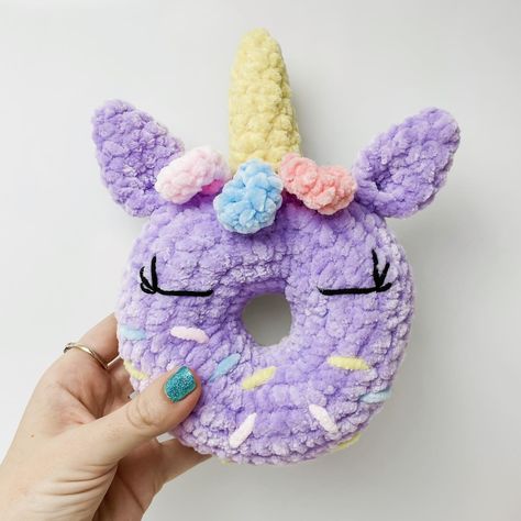 Donut Crochet, Unicorn Donut, Aesthetic Patterns, Crochet Unicorn Pattern, Unicorn Crochet, Donut Pattern, Easy Crochet Animals, Crochet Aesthetic, Crochet Animals Free Patterns