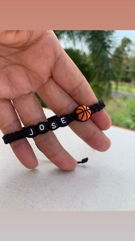 Basketball Bracelet Diy, Square Knot Bracelets, Diy Jewelry Making Tutorials, Braided Bracelet Diy, Beading Jewelery, Bead Charms Diy, Diy Bracelets Easy, Beads Bracelet Design, Jewelry Accessories Ideas