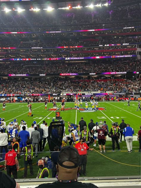 super bowl front row Super Bowl Pictures, Sean Mcvay, Chris Tucker, Super Bowl Nfl, Esquire Magazine, Football Gif, Nfl Games, We're Back, Oh My God