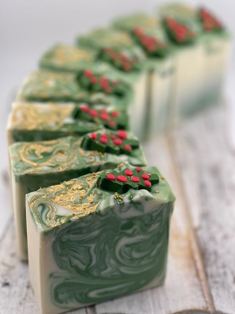 Natural Christmas Soap, Christmas Soap Photography, Witchy Soap, Christmas Soaps, Soap Photography, Soap Business, Easy Soap Recipes, Diy Soap Recipe, Handmade Soap Recipes