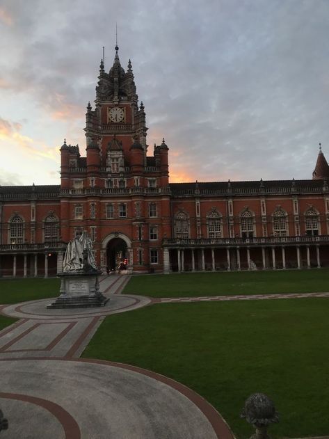 Royal Holloway University Of London, Royal Holloway University, Campus Aesthetic, Boarding School Aesthetic, Study In London, University Of London, London University, London Dreams, University Architecture