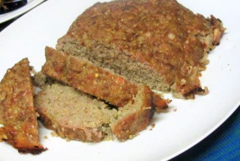 Gluten Free Meatloaf made with Quinoa and Vegetables - www.inhabitedkitchen.com Apple Meatloaf, Moist Meatloaf, Gluten Free Meatloaf, How To Make Meatloaf, Homemade Meatloaf, Classic Meatloaf Recipe, Fresh Bread Crumbs, Classic Meatloaf, Meatloaf Recipe