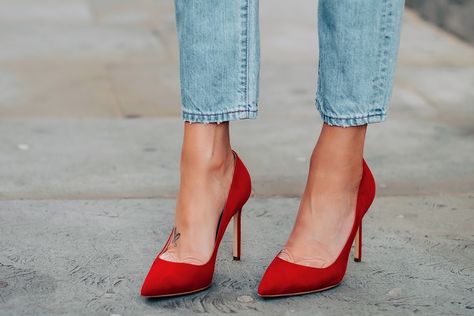 Woman Wearing Manolo Blahnik Red Suede Pumps Fashion Jackson San Diego Fashion Blogger London Street Style Red Suede Pumps Outfit, Red Suede Heels Outfit, Red Pumps Outfit, Red Manolo Blahnik Shoes, Manolo Blahnik Red Heels, Luxury Red Suede Heels, Manolo Blahnik Red, Pumps Outfit, Chic Jean Outfits