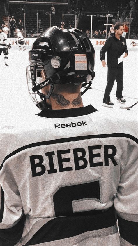 Bieber Aesthetic, Justin Bieber Iphone Wallpaper, Iphone Wallpaper Justin Bieber, Justin Bieber Aesthetic Lockscreen, Justin Bieber Aesthetic Purple, Justin Bieber Collage Wallpapers, Justin Bieber Boyfriend, Justin Bieber Lockscreen, Justin Bieber Tattoos