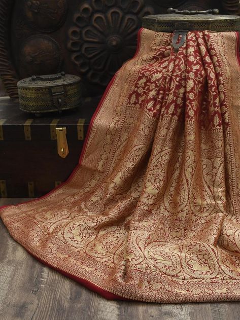 Red Saree Wedding, Formal Dance Dresses, Katan Saree, Indian Sari Dress, Banarsi Saree, Wedding Saree Blouse, Wedding Saree Blouse Designs, Saree Designs Party Wear, Bridal Fashion Jewelry