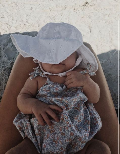 Family Beach Vacation Aesthetic, Baby Astethic, Cottage Core Baby, Baby Girl Aesthetic, Baby Aesthetic, Baby Summer, Baby E, Baby Fits, Foto Baby