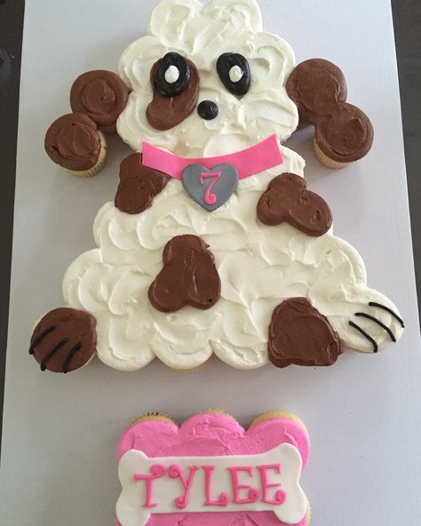 Puppy pull apart cupcake cake by Tres Sweet Pull Apart Cupcake, Pull Aparts, Puppy Cupcakes, Pull Apart Cupcake Cake, Pull Apart Cake, Dog Cupcakes, Cake Pulls, Pull Apart Cupcakes, Puppy Cake