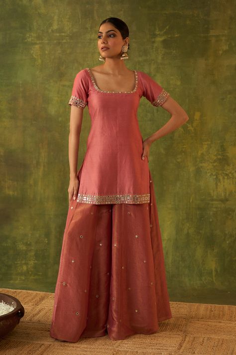 Buy Pink Kurta Pure Chanderi Hand Embroidered Zardosi Square Chitra Sharara Set For Women by Bhawna Sethi Online at Aza Fashions. Chanderi Kurta Designs Embroidery, Kurta Set Ideas, Trendy Ethnic Outfits For Women, Outfit From Scratch Indian, Onion Pink, Kurta Sharara Set, Pink Kurta, Trendy Outfits Indian, Indian Sari Dress