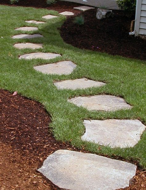 Paver Walkway Ideas, Landscape Stepping Stones, Stone Garden Paths, Brick Pathway, Backyard Walkway, Walkway Landscaping, Paver Walkway, Walkway Ideas, Garden Stepping Stones