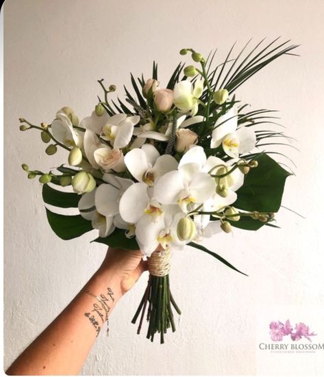 Weddings At The Beach, Orchid Bridal Bouquets, Tropical Flowers Bouquet, Tropical Bridal Bouquet, Beach Bouquet, Orchid Bouquet Wedding, Tropical Wedding Bouquets, Tropical Wedding Theme, Tropical Flower Arrangements