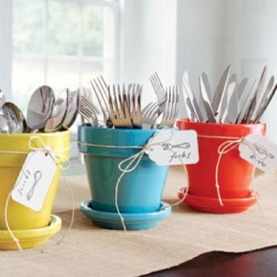 Love this idea for displaying silverware at a party!  I always just throw them in drinking glasses at the last minute :) via http://party.tipjunkie.com/ Party Utensils, Tanah Liat, Outdoor Table Settings, Kitchen Crafts, Bbq Party, Backyard Bbq, Party Entertainment, Grad Parties, Simple House