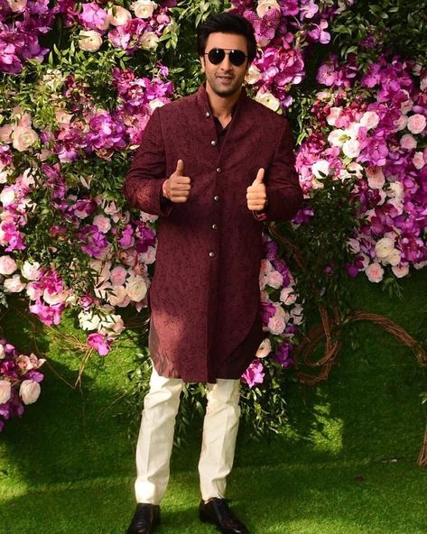 Reception Dress For Men, Lakme Fashion Week 2020, Akash Ambani, Ambani Wedding, Indian Wedding Suits Men, Wedding Reception Outfit, Mens Indian Wear, Wedding Kurta For Men, Groom Dress Men