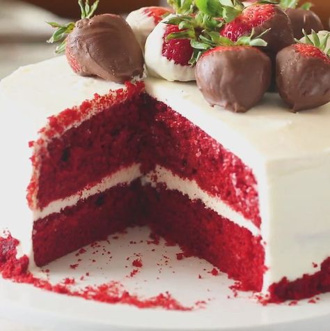 How To Make Red Velvet Cake Recipes, How To Make A Red Velvet Cake, How To Make Red Velvet Cake, Red Velvet Cake From Scratch, Bolo Red Velvet Receita, Easy Mousse, Red Velvet Cake Recipe Easy, Red Velvet Birthday Cake, Easy Trifle