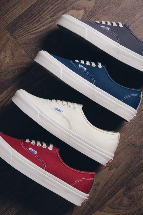 Vans Vault OG Authentic LX "Suede/Canvas" Collection Vans Vault Outfit Men, Vans Classic Outfit, Vans For Men, Vans Shoes Fashion, Vans Shoes Women, Sneakers Outfit Men, Mens Vans Shoes, Vans Vault, Street Fashion Men Streetwear