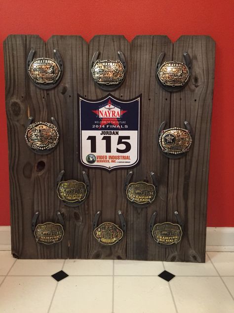 Buckle display Belt Buckle Display, Buckle Display, Trophy Ideas, Cowboy Valentines, Horseshoe Ideas, Belt Diy, Buckle Holder, Western Rooms, Horseshoe Projects