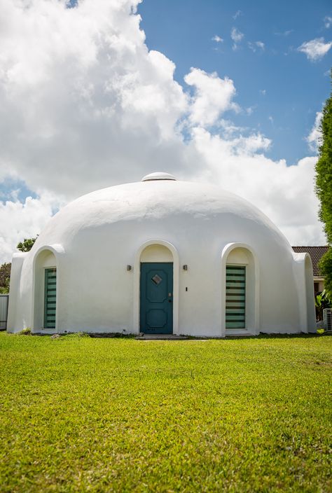 You Have to See This Miami Chef's Igloo-Shaped House — Bite-Sized Guide: Miami Dome House Exterior, Igloo House, Shaped House, Rustic Homes, Army Images, Dome House, The Chef, Drawing Poses, Exterior Design