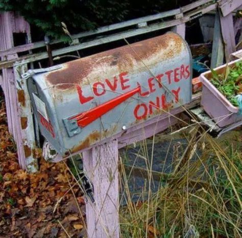 Mailbox Aesthetic, Old Mailbox, Pink House, Love Only, Pics Art, New Wall, Hopeless Romantic, Mailbox, Make Me Happy