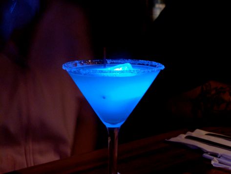 Glowtini | Local Cocktail From Orlando, United States of America | TasteAtlas Glowtini, Vodka Blue, Citrus Vodka, Sour Mix, Peach Schnapps, Blue Curacao, Sweet And Sour, Cocktail Making, Pineapple Juice