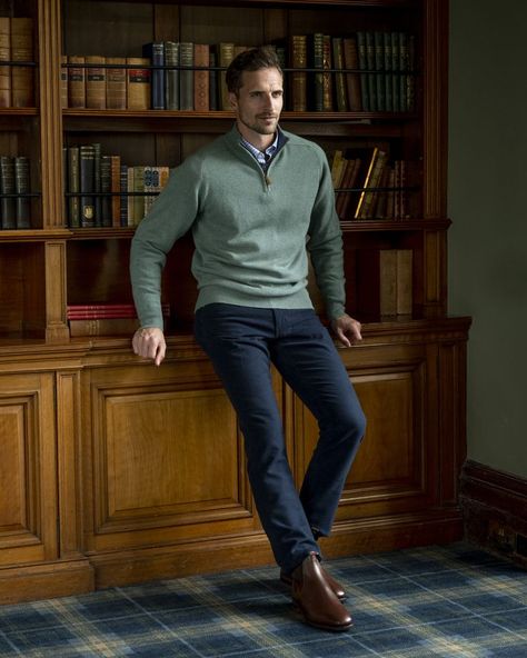 Country Style Clothing, Business Looks, Sixth Form Outfits, Sweater Outfits Men, Winter Sweater Outfits, Mens Business Casual Outfits, Formal Men, Minimalist Fashion Men, Outfits Jeans