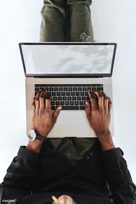 Laptop Flatlay, Working Person, Saving Money Diy, Black Laptop, Portrait Photography Men, Business Photoshoot, Business Portrait, Man Images, Branding Photoshoot