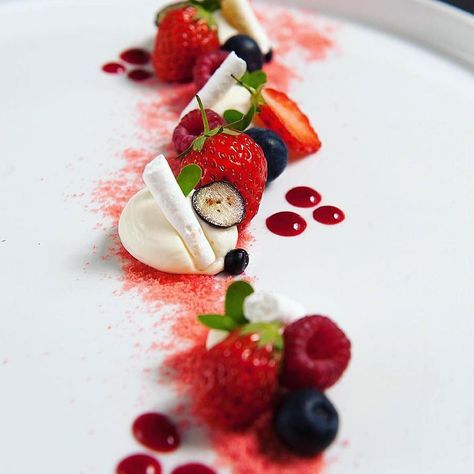 "Like a Pavlova" -Composed of Fresh red fruits vanilly cream crispy meringue Kampot red pepper biscuit by @cuisinaddicte : @juliensoriaphotos Tag your best plating pictures with #armyofchefs to get featured! ------------------------ #foodart #truecooks #foodphoto #chefsroll #chefsofinstagram #foodphotography #hipsterfoodofficial #foodphotographer #gastroart #wildchefs #delicious #instafood #instagourmet #gourmet #theartofplating #gastronomy #foodporn #foodism #foodgasm #plating #f52grams #vsco_f Creperia Ideas, Dessert Restaurant, Red Desserts, Fine Dining Desserts, Dessert Presentation, Peach Sorbet, Fine Dining Recipes, Gourmet Desserts, Kampot