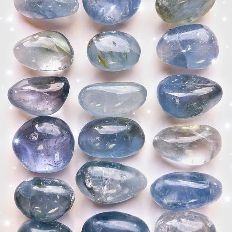 Pretty Crystals, Rock Tumbling, Gems Crystals, Soft Things, Crystals Gems, Crystal Aesthetic, Raw Crystals, Crystals Healing, Pretty Rocks