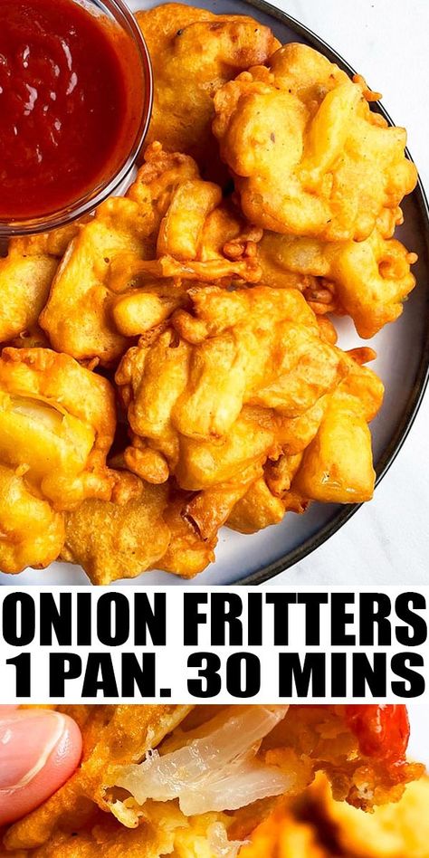 ONION FRITTERS RECIPE- Quick, easy, crispy fritters, homemade with simple ingredients in one pot in 30 minutes. These Indian onion pakora are full of garlic, onion, red chili and sesame seeds. From CakeWhiz. Onion Fritters Recipe, Onion Pakora Recipe, Onion Pakora, Onion Fritters, Fritters Recipe, Quick And Easy Appetizers, Easy Party Food, Best Appetizer Recipes, Fritter Recipes