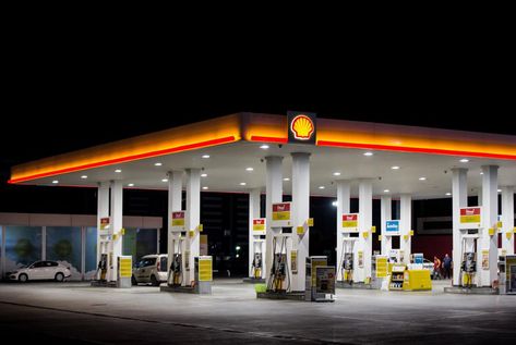 Shell Wants To Own The Gas Stations Of The Future Shell Gas Station, Royal Dutch Shell, Electric Vehicle Charging, Petrol Station, Filling Station, Service Station, Gas Prices, Clean Energy, New Market