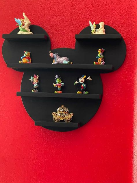 Mickey And Friends Nursery Ideas, Mickey And Minnie Nursery, Disney Wood Projects, Mickey Mouse Kitchen Ideas, Mickey Home Decor, Cozinha Do Mickey Mouse, Mickey Mouse Room Decor, Disney Decor Bedroom, Mickey Mouse Bathroom