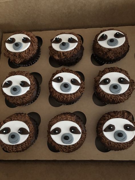 Sloth Cupcakes Sloth Pull Apart Cupcakes, Sloth Cupcakes, Sloth Cupcakes Easy, Sloth Desserts, Diy Sloth Cake, Sloth Party Food Ideas, Forest Party, Animal Cupcakes, Disney Cakes